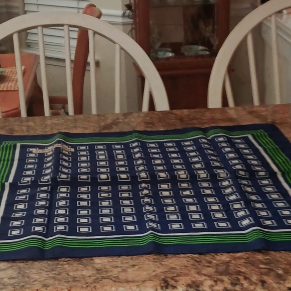 YSL Scarf Measurements 19x19 - Picture 2 of 9